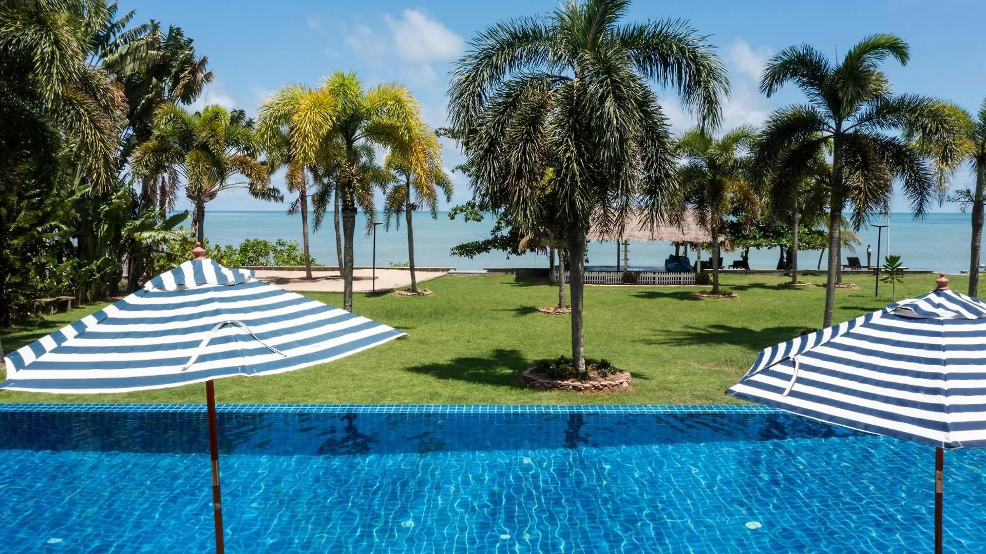 Beachfront! 2 Bedroom Apartment A3 - 110 Sqm 코란타