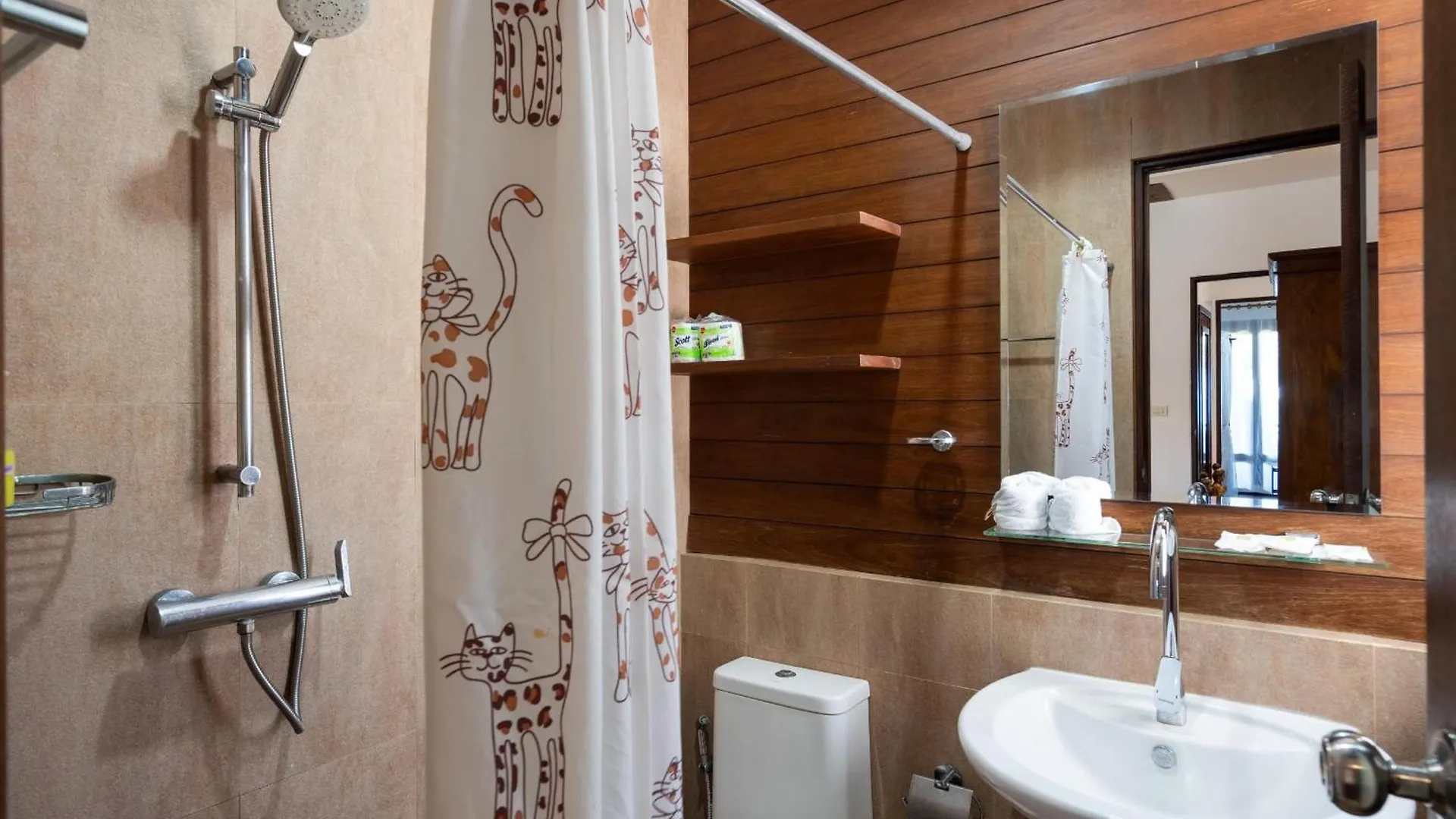 Beachfront! 2 Bedroom Apartment A3 - 110 Sqm 코란타 0*,