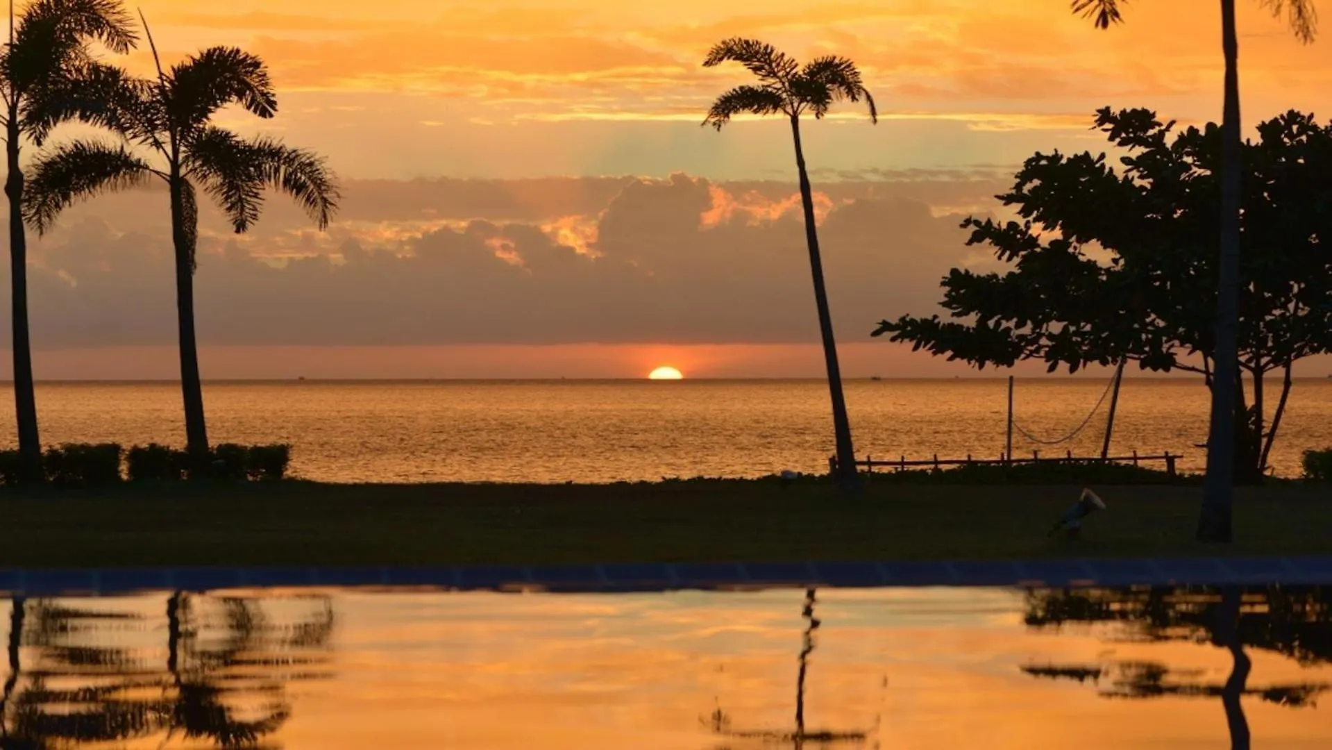 Beachfront! 2 Bedroom Apartment A3 - 110 Sqm Koh Lanta