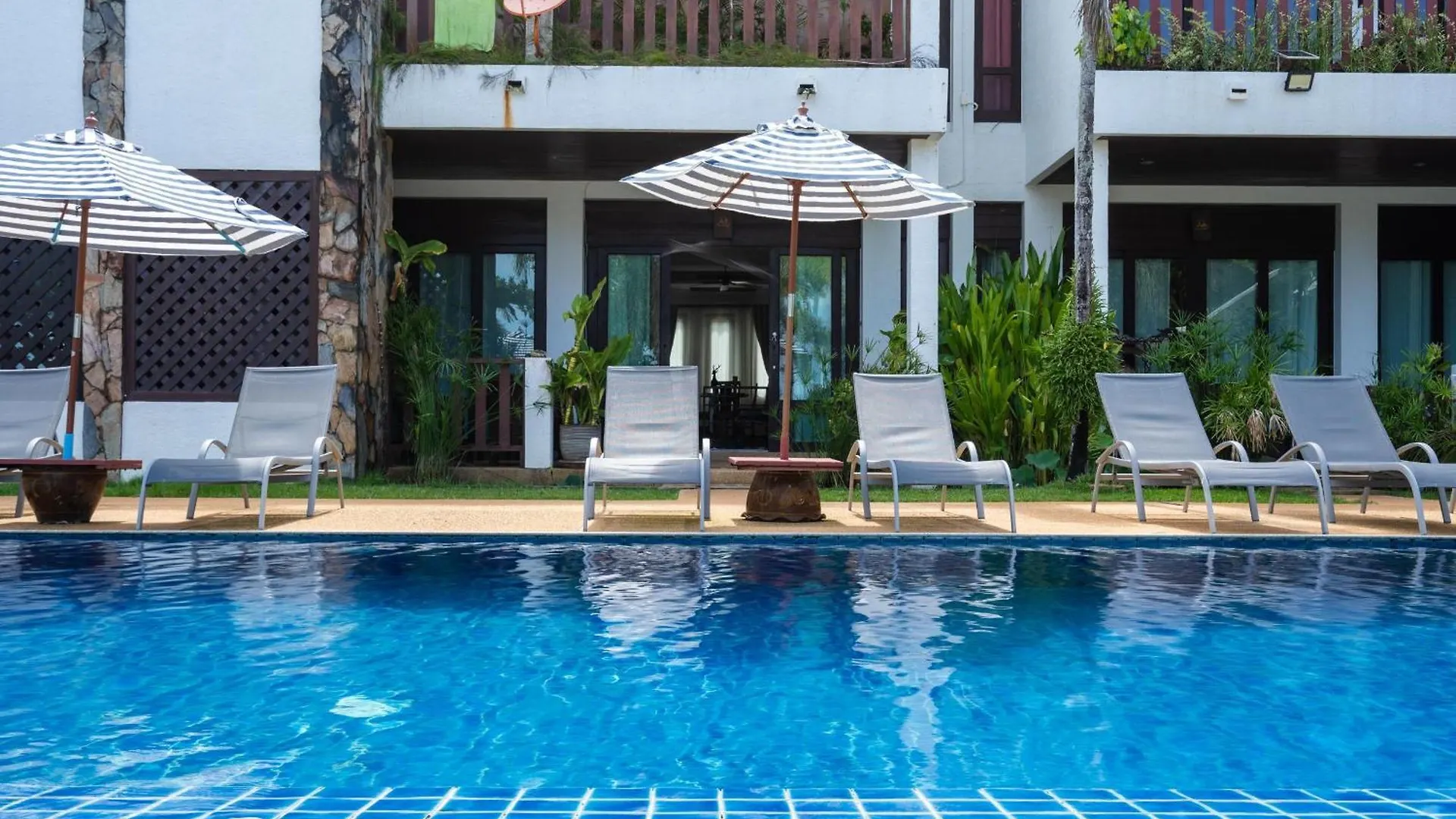 Beachfront! 2 Bedroom Apartment A3 - 110 Sqm Koh Lanta